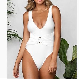 NEW Cupshe White O-Ring Plunging Swimsuit Size Medium